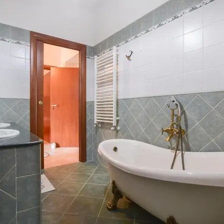 2 Bedroom Nice In 브리아티코
